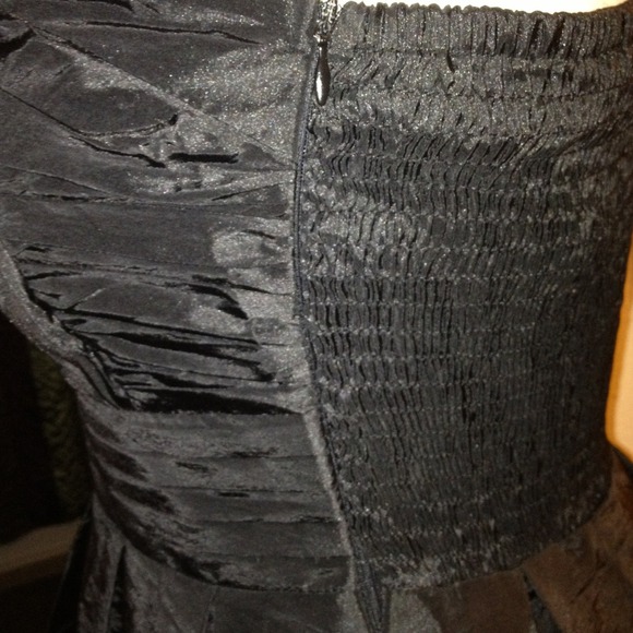 Short length strapless dress - Picture 3 of 4