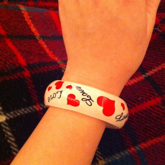 Adorable "Love" Bangle!!!