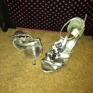 Cute fancy silver diamond high heels