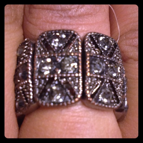✋SOLD✋✨SPARKLE SPARKLE Edgy Black Ring✨