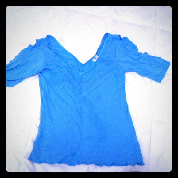 Cute top with slits on sleeves. Sky blue