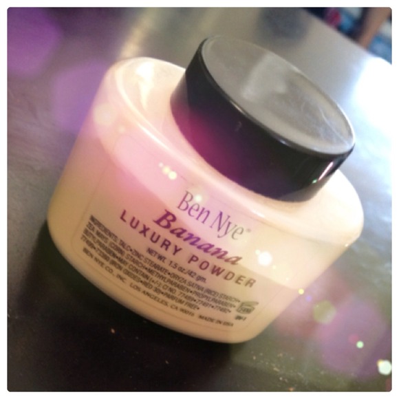 🚫TRADED🚫Ben nye banana powder