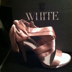 🚫sold🚫Vera Wang -"White by Vera Wang"blush!