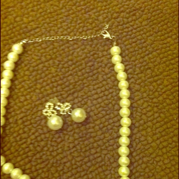 Bracelet & matching ear rings.
