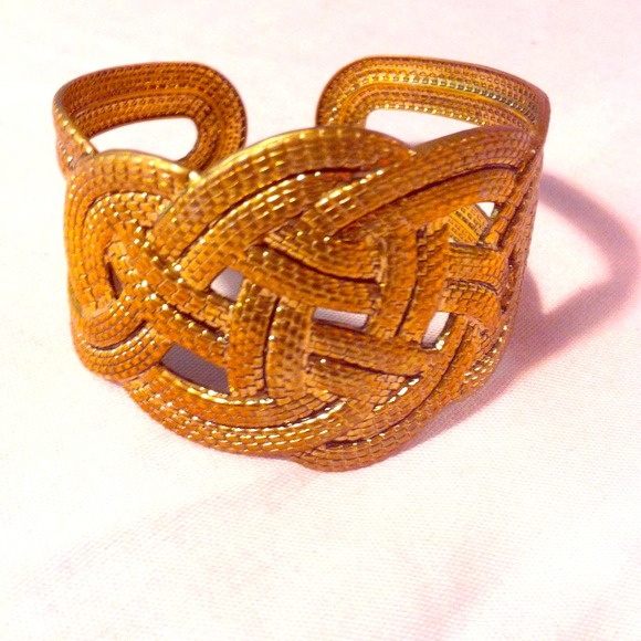 Accessories - Amazing gold bangle