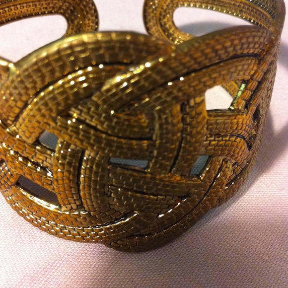 Amazing gold bangle - Picture 2 of 2