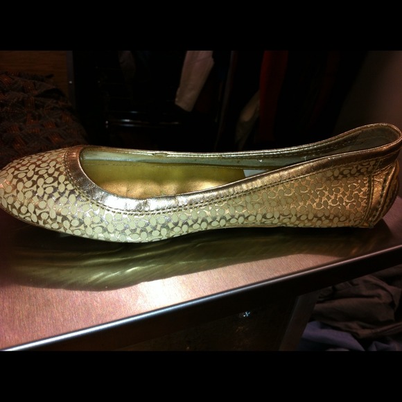 Shoe - Picture 2 of 2