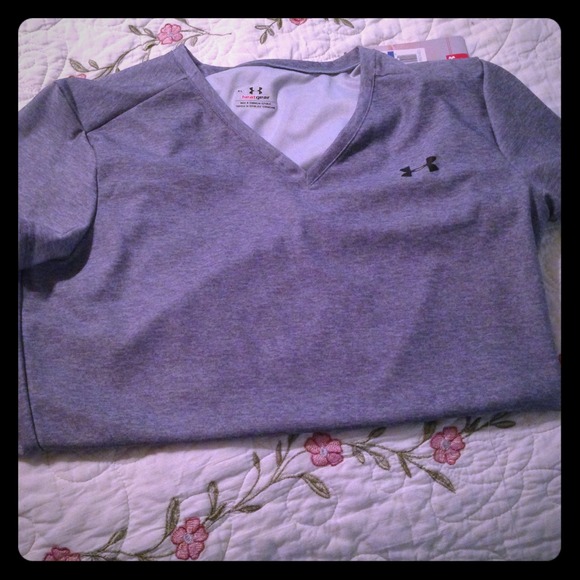 Under Armour Tops - 💢SOLD💢UNDER ARMOUR top