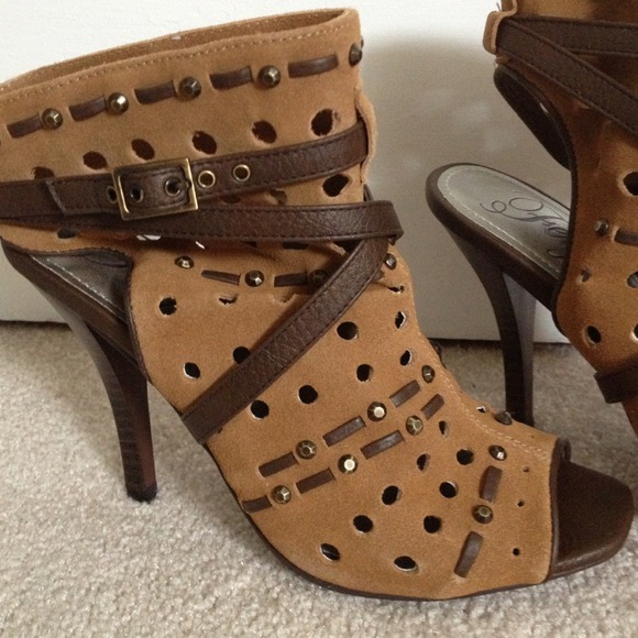 Fergie Shoes - Camel suede Fergie shoes