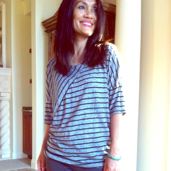 Tops - 💯SOLD💯 Bundle. ♻Grey & black stripes w/shawl