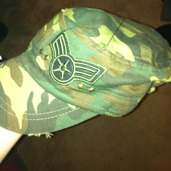 SOLD******Hat - Picture 2 of 2