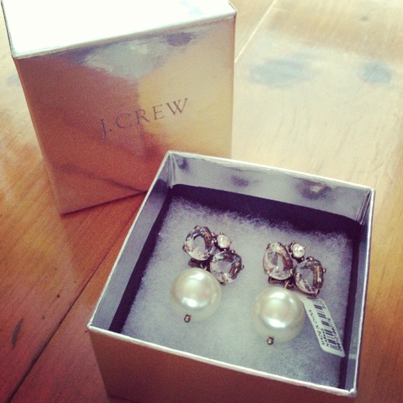 ✅SOLD J. Crew Pearl Earrings