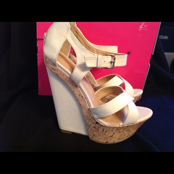 Shoedazzle - Picture 2 of 3