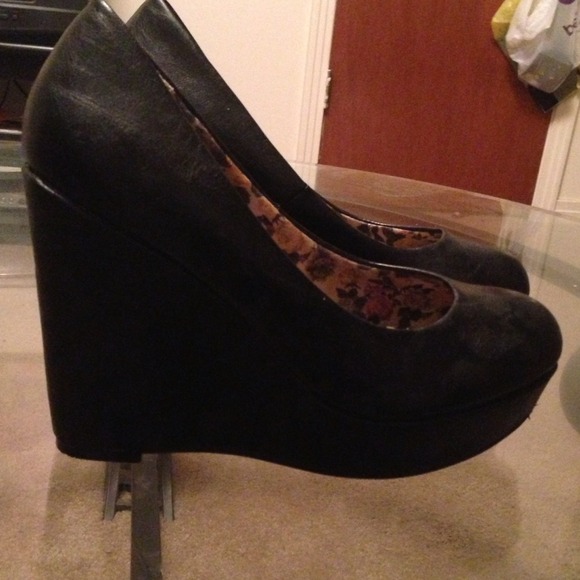 Shoes - *REDUCED* Black Leather Wedges