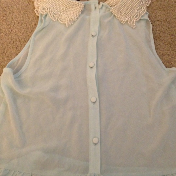 Sleevless top - Picture 3 of 3