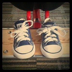 <Reserved>Toddler Blue Converse Shoes, size 6