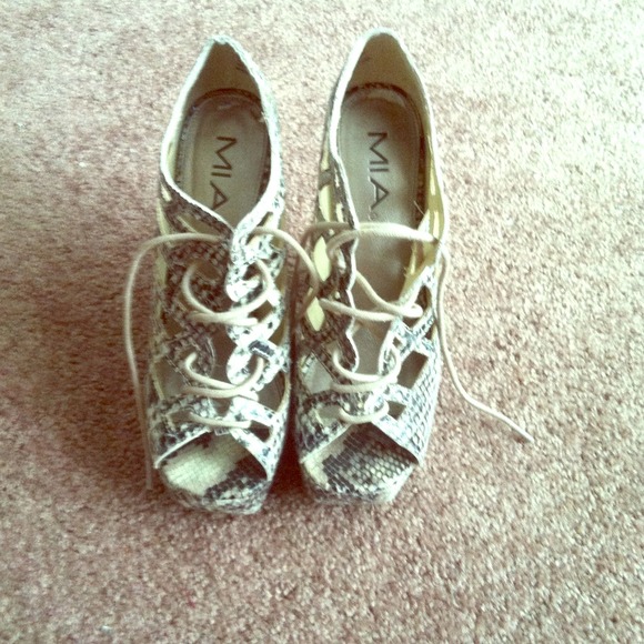 👠👠👠 - Picture 1 of 2