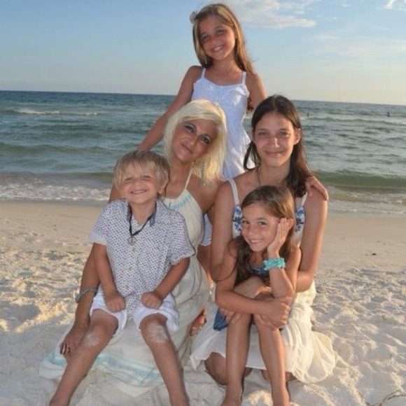 Meet the seller ?! And my lovely family - Picture 3 of 4