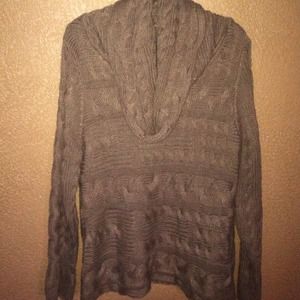 2 sweaters, never been worn.