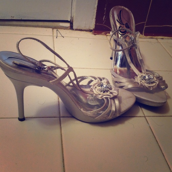Cute silver heels !