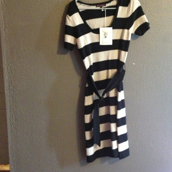 ✨REDUCED✨Betsy Johnson Striped Dress