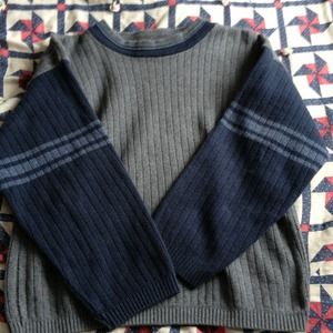 Boys sweater says 12/14 fits like an 8/10