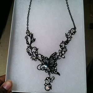 Cute young necklace, used one time