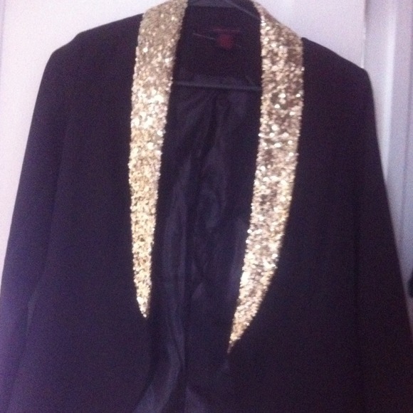black blazer good for the fall and winter .