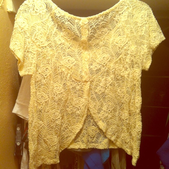 Ivory lace top! Super chic, size small!