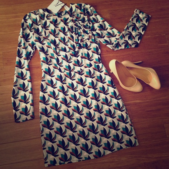 Diane von Furstenburg Dresses & Skirts - Brans New DVF pattern silk dress