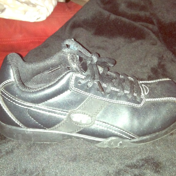 🚫Traded🚫Shoes for crews! No slip sole 👞👟
