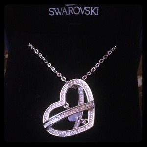 💎SWAROVSKI heart neckace💎