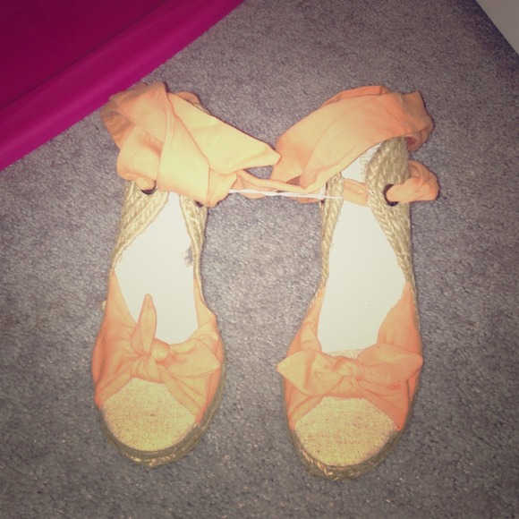 Wrap wedges