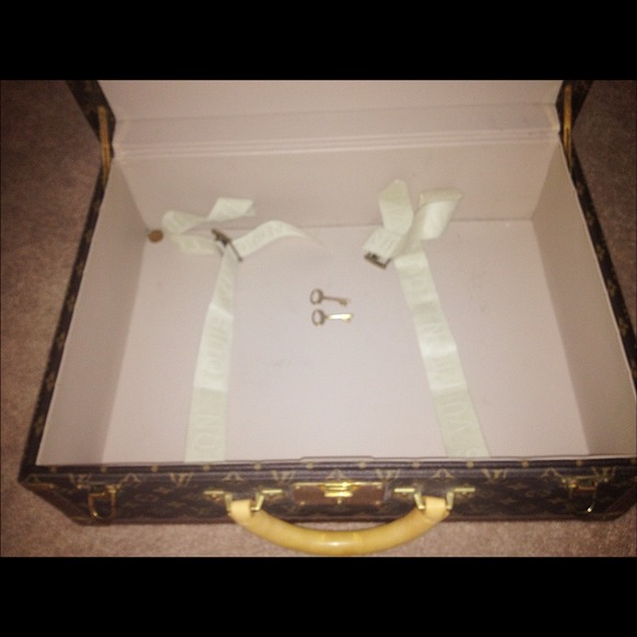 Louis Vuitton Trunk hard case 2 keys !! - Picture 4 of 4