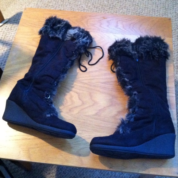 Sold/Boots with fur and ring