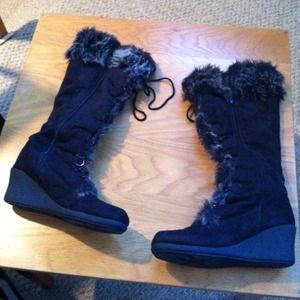 Sold/Boots with fur and ring