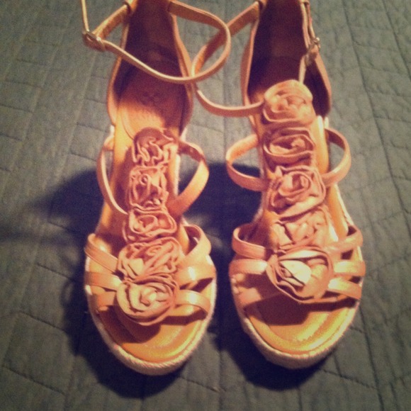 💢SOLD Vince Camuto wedges