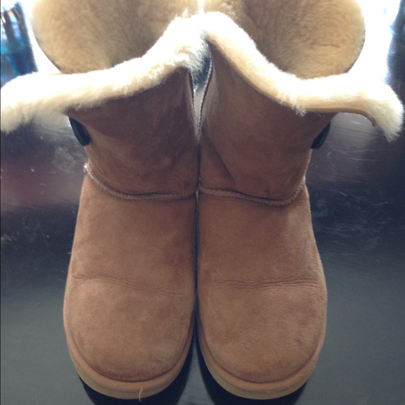 Bundle for luna2013. Brown wedges and beige uggs!