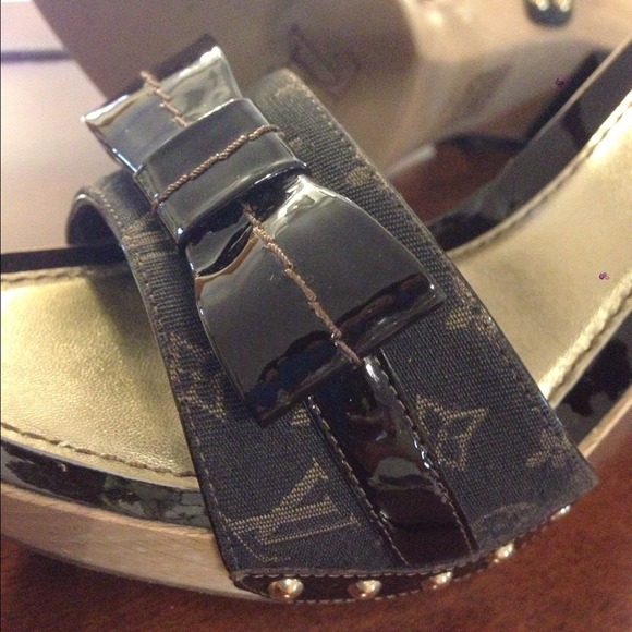 AUTHENTIC Louis Vuitton Sandals - Picture 3 of 4