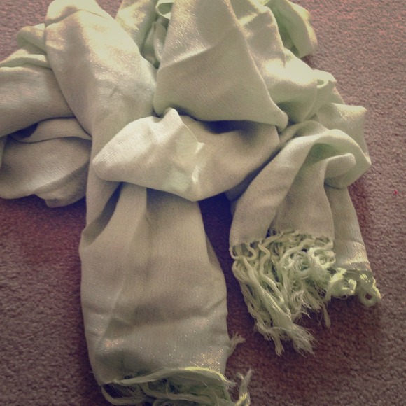 ✨Sold✨Long green scarf