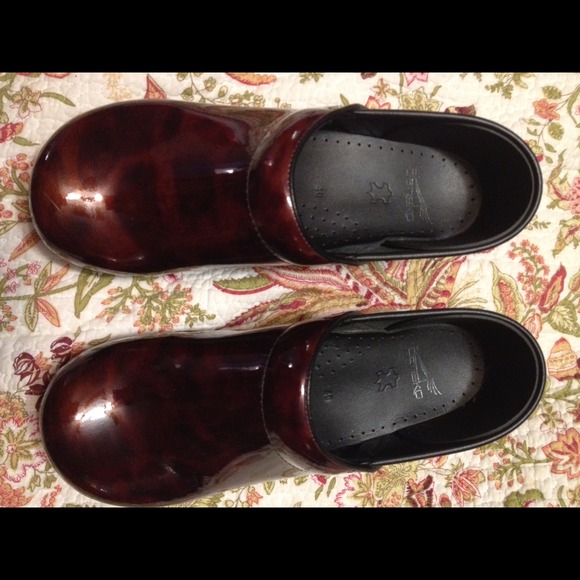 Dansko size 40 clogs