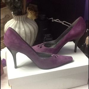 BCBG purple suede pumps