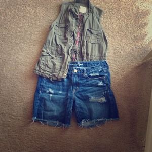 Old Navy cargo vest-American Eagle shorts