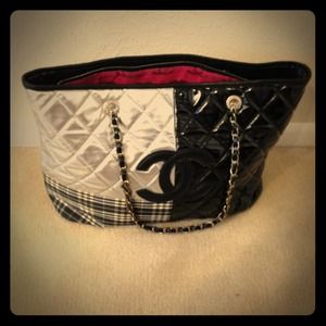 **Reserved**Black & Silver purse