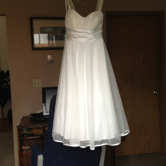Beautiful dress - Picture 1 of 3