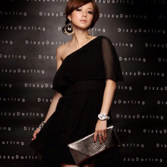 One shoulder drill chiffon dress