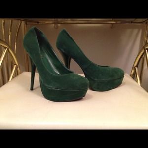 UN Sensored Green Suede Pump w Patent Leather Heel