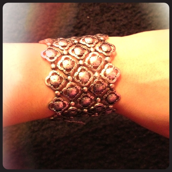 stretch silver bracelet.