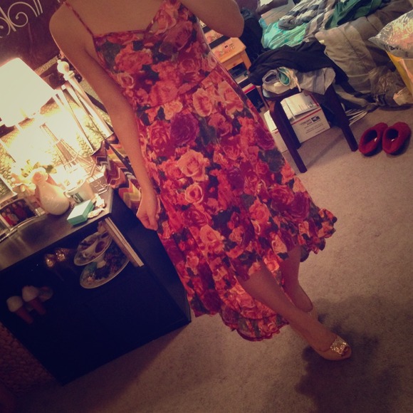 Dresses & Skirts - ⬇REDUCED⬇High-Low Criss-Cross Ruffle Dress