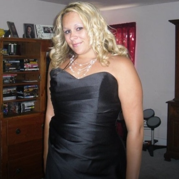 Gorgeous black evening gown - Picture 1 of 4